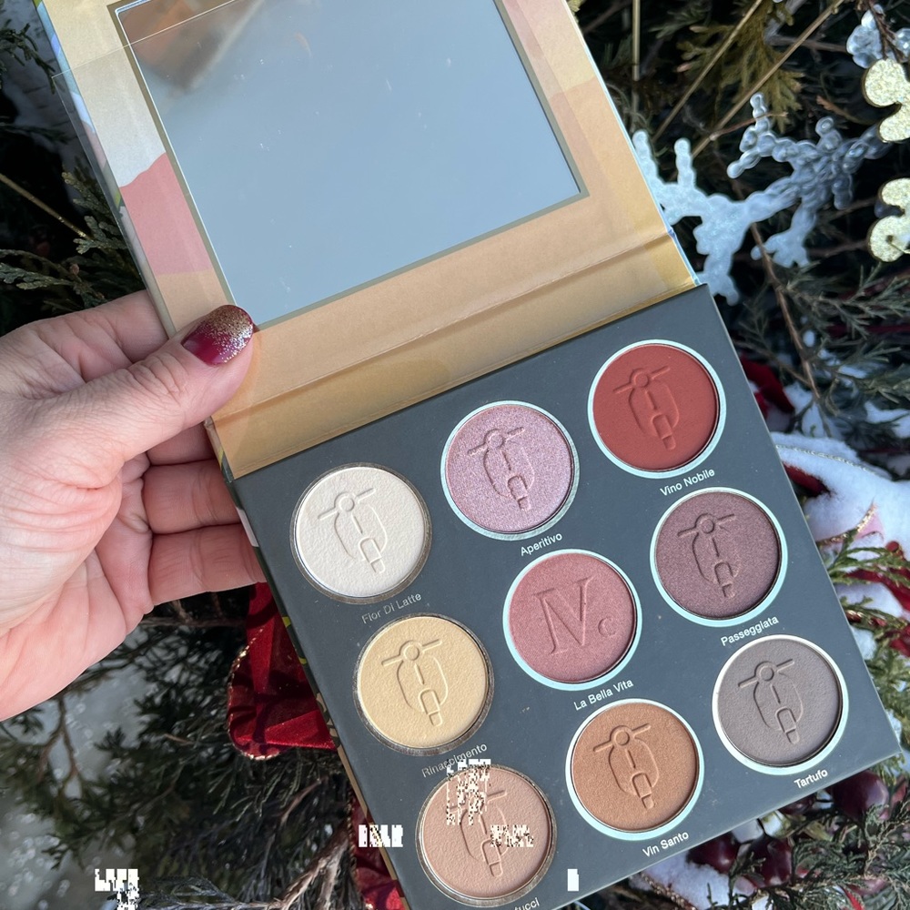 Nomad. Toscana. Tuscany. Italy. Eyeshadow palette.